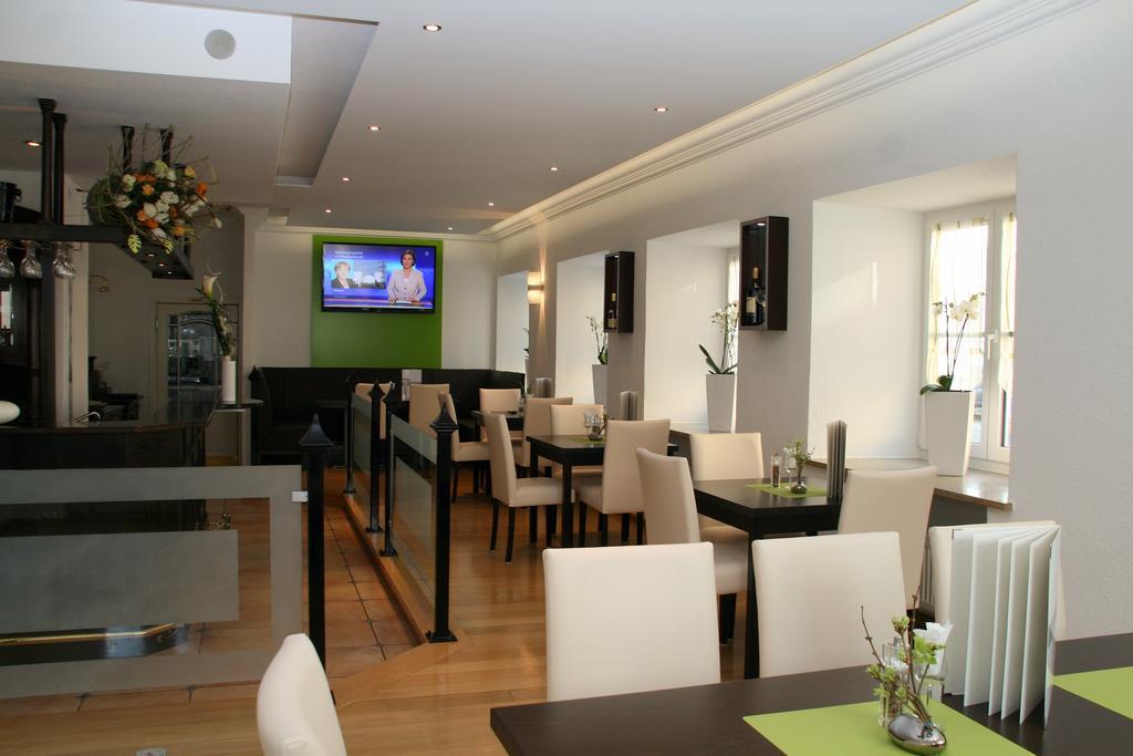 Weisser Hahn Hotel 3*